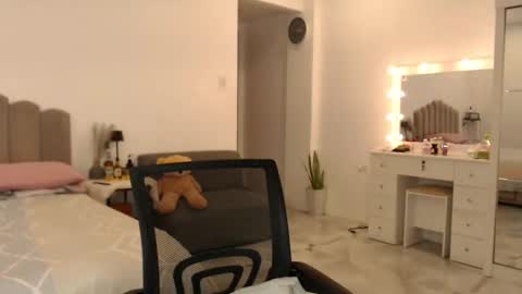  Love Marie  online show from 05-13-26, 07:06