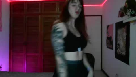 Luisa Fernndez online show from 12-17-25, 01:44