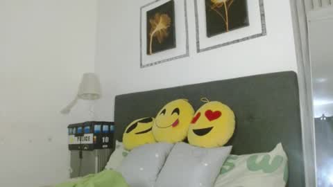 Snapshot of tsnathaliasilvana chatting on 01-22-25, 03:52 Bella Ratbu online show from 01-22-25, 03:52