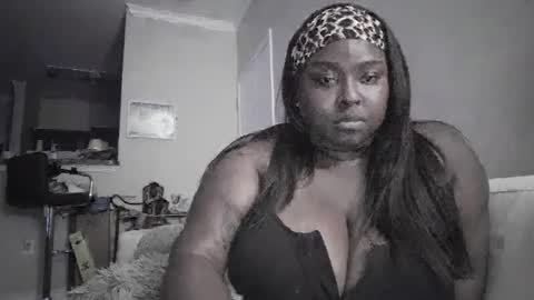 Snapshot of tsunamiiibee chatting on 10-08-25, 08:17 tsunamiiibee online show from 10-08-25, 08:17