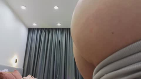 Snapshot of tutti_frutti_ chatting on 02-12-25, 12:27 Ariana online show from 02-12-25, 12:27