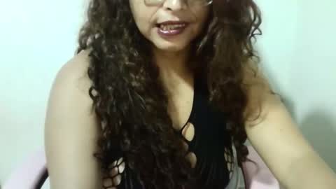 Snapshot of tuzusy chatting on 01-28-25, 02:43 tuzusy online show from 01-28-25, 02:43
