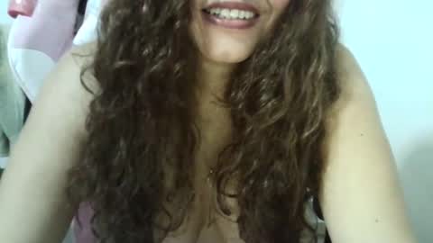 Snapshot of tuzusy chatting on 02-14-25, 01:29 tuzusy online show from 02-14-25, 01:29