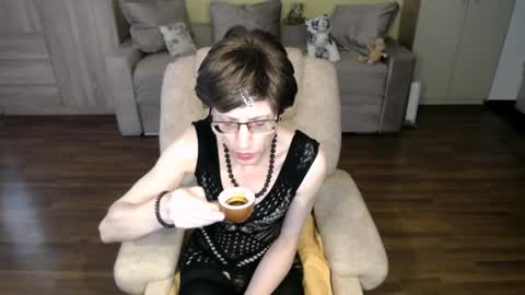 Snapshot of tvclementine chatting on 05-07-26, 10:09 Clementine online show from 05-07-26, 10:09