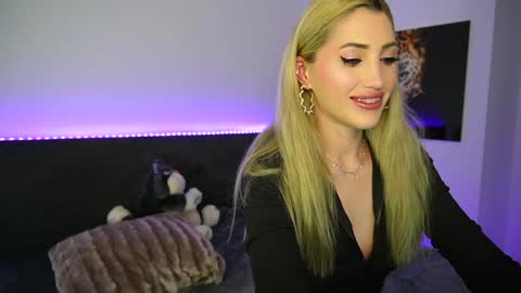 MayCarrey online show from 12-24-24, 12:11