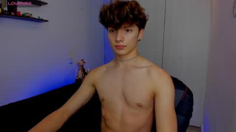 Snapshot of twink_dream__ chatting on 05-18-26, 03:02 jhony online show from 05-18-26, 03:02