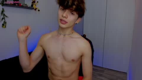 Snapshot of twink_dream__ chatting on 05-19-26, 04:19 jhony online show from 05-19-26, 04:19