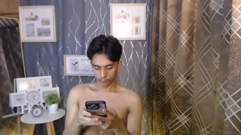 Snapshot of twink_hairyass69 chatting on 12-28-24, 03:37 Aladin online show from 12-28-24, 03:37