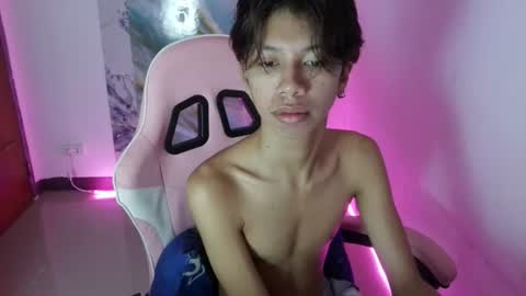 Snapshot of twink_sunny chatting on 07-20-26, 04:20 sunny online show from 07-20-26, 04:20