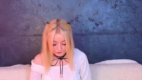 Snapshot of twinklefluff chatting on 03-08-25, 08:11 twinklefluff online show from 03-08-25, 08:11