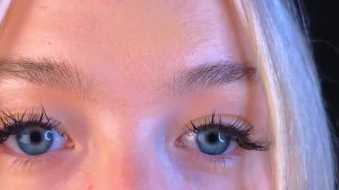 Snapshot of twinklefluff chatting on 03-11-25, 01:56 twinklefluff online show from 03-11-25, 01:56