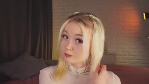 Snapshot of twinklefluff chatting on 10-16-25, 04:08 twinklefluff online show from 10-16-25, 04:08