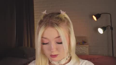 Snapshot of twinklefluff chatting on 10-19-25, 04:07 twinklefluff online show from 10-19-25, 04:07