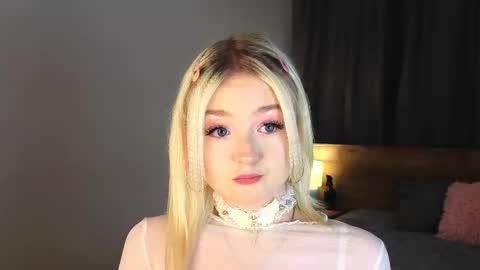 Snapshot of twinklefluff chatting on 10-28-25, 04:31 twinklefluff online show from 10-28-25, 04:31