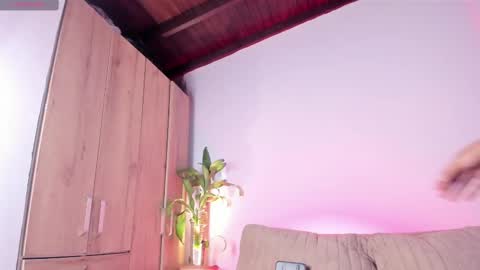 Snapshot of twinksboys_23 chatting on 10-21-25, 11:33 twinksboys_23 online show from 10-21-25, 11:33