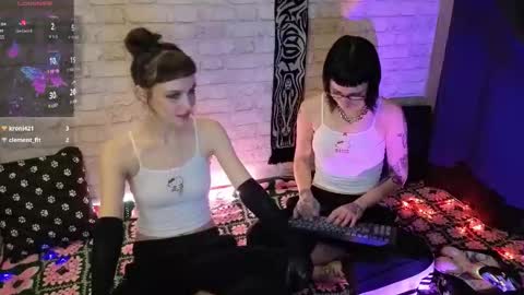 Sin and Skin online show from 12-18-25, 08:37