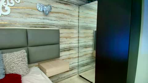 twinslovers_ online show from 11-05-25, 10:21