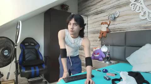 twinslovers_ online show from 05-18-26, 03:46