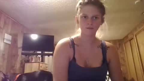 Snapshot of twizzler_twizzle chatting on 09-14-25, 05:28 twizzler_twizzle online show from 09-14-25, 05:28