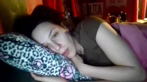 Snapshot of twizzytoxic22 chatting on 06-11-26, 01:16 twizzytoxic22 online show from 06-11-26, 01:16