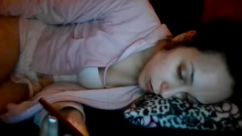 Snapshot of twizzytoxic22 chatting on 06-17-26, 02:36 twizzytoxic22 online show from 06-17-26, 02:36