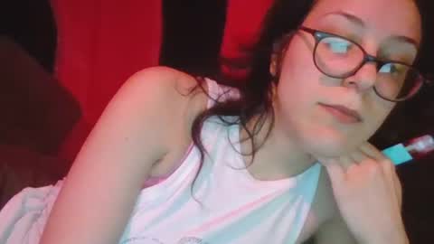 Snapshot of twizzytoxic22 chatting on 06-19-26, 10:24 twizzytoxic22 online show from 06-19-26, 10:24