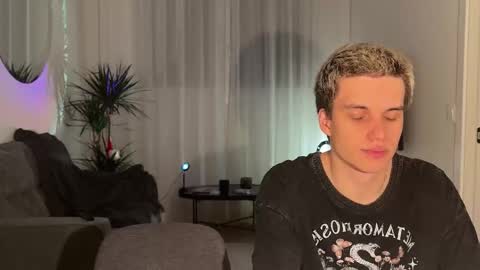 Molly and Nick online show from 03-26-26, 10:59