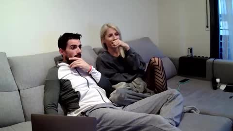 two_hot_to_handle online show from 01-06-26, 04:43