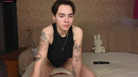 Snapshot of twobabesweet chatting on 06-09-26, 04:57 Welcome guys We Lili and Vic PVT open online show from 06-09-26, 04:57