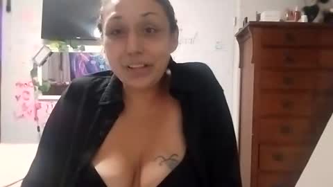 Snapshot of twocrazy85 chatting on 11-06-25, 10:38 Twocrazy85 online show from 11-06-25, 10:38