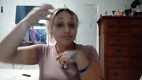 Snapshot of twocrazy85 chatting on 11-12-25, 10:04 Twocrazy85 online show from 11-12-25, 10:04