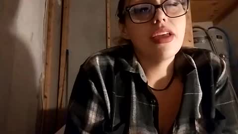 Snapshot of twocrazy85 chatting on 11-17-25, 06:08 Twocrazy85 online show from 11-17-25, 06:08