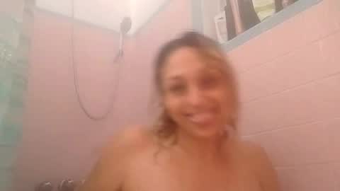 Snapshot of twocrazy85 chatting on 11-27-25, 05:04 Twocrazy85 online show from 11-27-25, 05:04