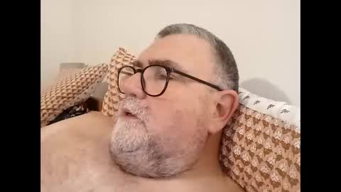 twohats2810 online show from 12-17-25, 07:09