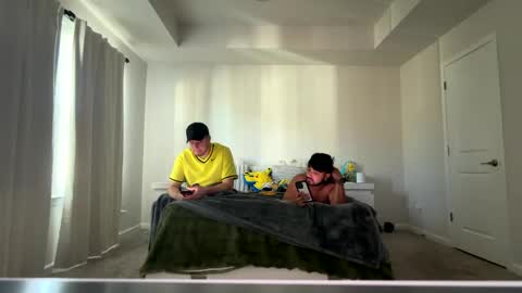 twolatinsmen online show from 11-23-25, 06:52