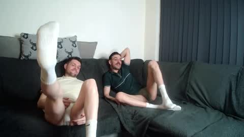 Snapshot of twotwinkhusbands chatting on 04-25-26, 08:17 RyanRowan online show from 04-25-26, 08:17