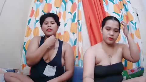 Snapshot of twowetcuties chatting on 01-26-25, 03:17 Lyn and lea online show from 01-26-25, 03:17