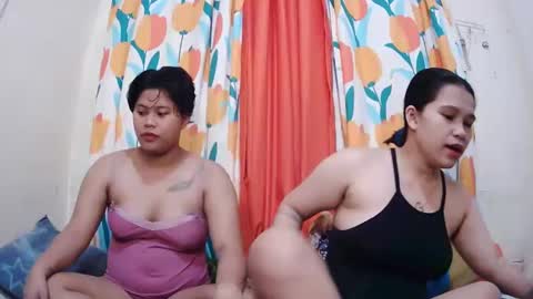 Snapshot of twowetcuties chatting on 01-30-25, 11:24 Lyn and lea online show from 01-30-25, 11:24