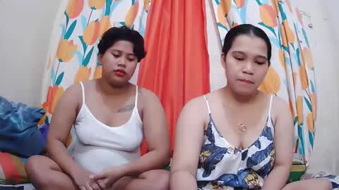 Snapshot of twowetcuties chatting on 01-31-25, 11:56 Lyn and lea online show from 01-31-25, 11:56