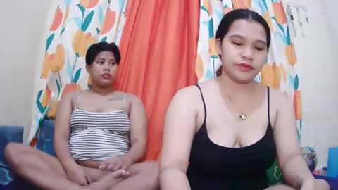 Snapshot of twowetcuties chatting on 02-07-25, 11:45 Lyn and lea online show from 02-07-25, 11:45