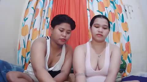 Snapshot of twowetcuties chatting on 02-08-25, 11:55 Lyn and lea online show from 02-08-25, 11:55