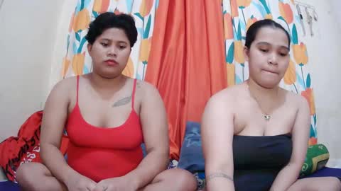 Snapshot of twowetcuties chatting on 02-11-25, 06:08 Lyn and lea online show from 02-11-25, 06:08