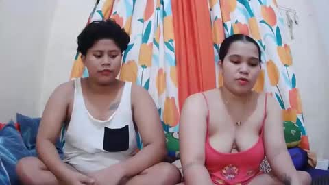 Snapshot of twowetcuties chatting on 02-12-25, 08:38 Lyn and lea online show from 02-12-25, 08:38