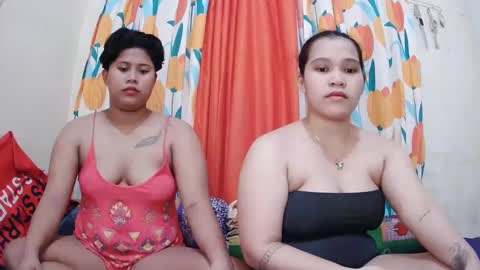 Snapshot of twowetcuties chatting on 02-14-25, 09:03 Lyn and lea online show from 02-14-25, 09:03