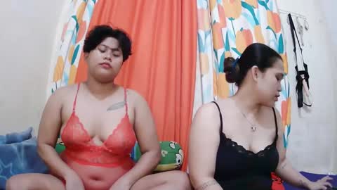 Snapshot of twowetcuties chatting on 02-18-25, 09:21 Lyn and lea online show from 02-18-25, 09:21