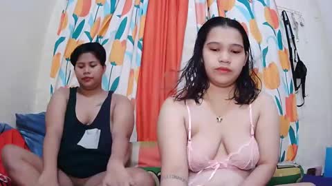 Snapshot of twowetcuties chatting on 02-20-25, 11:43 Lyn and lea online show from 02-20-25, 11:43