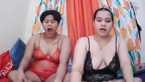 Snapshot of twowetcuties chatting on 02-23-25, 05:56 Lyn and lea online show from 02-23-25, 05:56