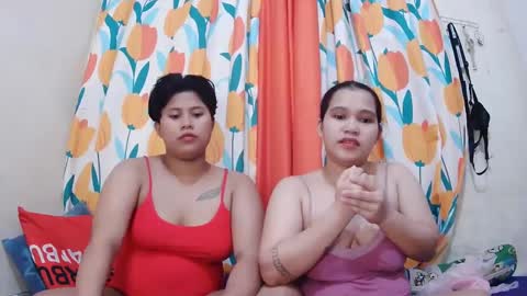 Snapshot of twowetcuties chatting on 02-26-25, 08:59 Lyn and lea online show from 02-26-25, 08:59