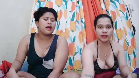 Snapshot of twowetcuties chatting on 02-28-25, 09:36 Lyn and lea online show from 02-28-25, 09:36