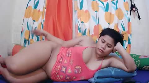 Snapshot of twowetcuties chatting on 03-08-25, 02:55 Lyn and lea online show from 03-08-25, 02:55